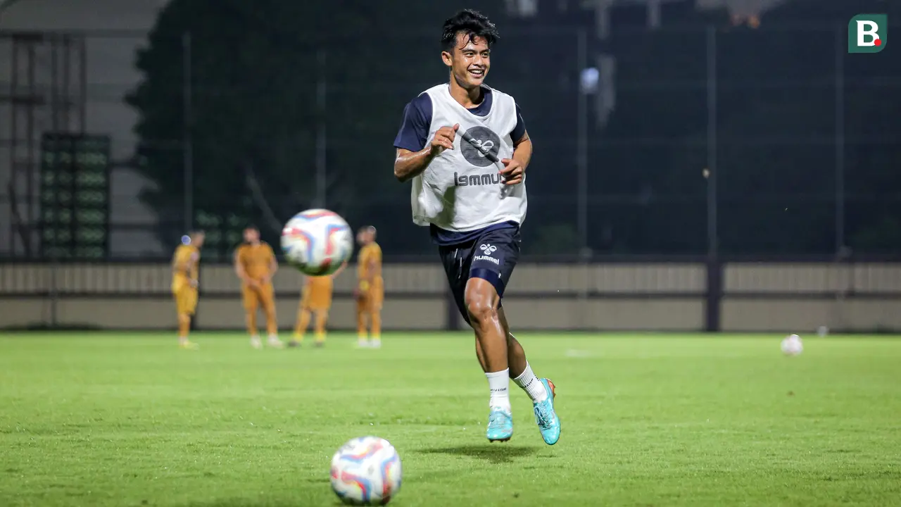 Foto: Pratama Arhan Urung Main saat Suwon FC Jajal Bhayangkara FC di Laga Uji Coba