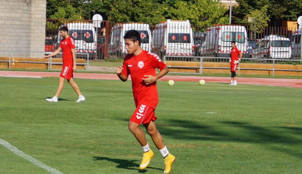 Evan Dimas saat menjalani latihan perdana selama masa trial di UE Llagostera. (UELlagostera.cat)