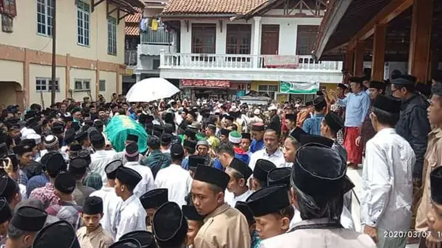 Mengenal Kiai Nyentrik Asal Cirebon Ayip Abdullah Abbas