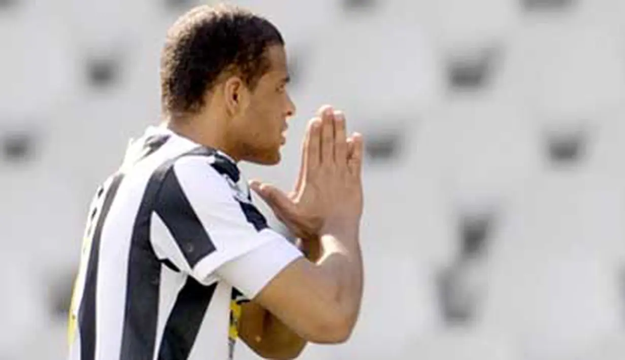 Selebrasi gol gelandang Juventus asal Brasil, Felipe Melo ke gawang Atalanta dalam lanjutan Serie A di Olimpico, Turin, 28 Maret 2010. Juve unggul 2-1. AFP PHOTO / DAMIEN MEYER 
