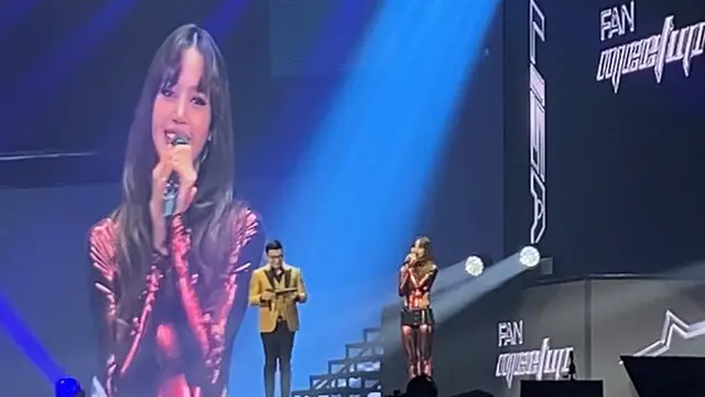 Tampilan Lisa Blackpink saat fan meet di Jakarta. [Anisha/Fimela]