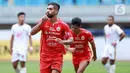 Pemain Persija Jakarta, Abdulla Yusuf Helal, melakukan selebrasi usai mencetak gol ke gawang PSM Makassar pada laga pekan ke-20 BRI Liga 1 2022/2023 di Stadion Patriot Candrabhaga, Bekasi, Rabu (25/1/2023). Masing-masing gol Persija berhasil disumbang oleh dua bomber mereka yakni Abdullah Yusuf Helal dan Aji Kusuman. (Bola.com/M Iqbal Ichsan)
