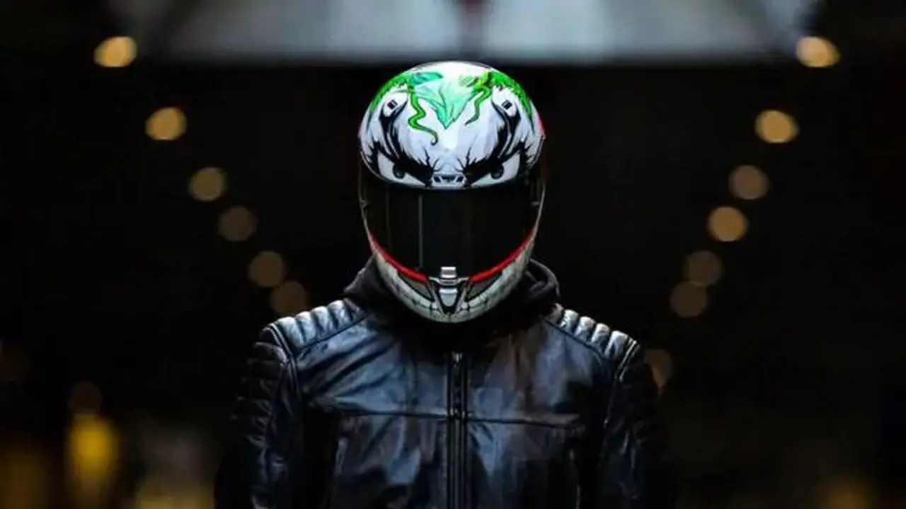 Helm HJC bermotif Joker