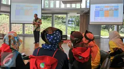 Suasana belajar Campus Citizen Journalist Green Adventure Camp bersama WIKA, Bogor, Senin (30/5/2016). Acara ini adalah kerjasama antara Liputan6.com dengan PT WIKA untuk Citizen Journalist.(Liputan6.com/ Yoppy Renato)