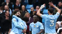 Pemain Man City merayakan gol yang dicetak Josko Gvardiol dalam laga kontra Luton Town di Etihad Stadium pada pekan ke-33 Premier League 2023/2024, Sabtu (13/4/2024) malam WIB. Man City menang telak 5-1 dalam laga ini. (Darren Staples / AFP)