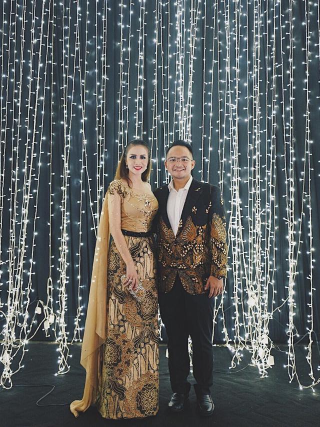 Menikah dengan Crazy Rich Surabaya, Ini 6 Momen Romantis Momo Geisha dan Suami
