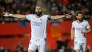 Diusianya yang sudah tidak muda, tapi perolehan gol Benzema justru kian banyak. Musim ini, ia sudah membukukan 32 gol dari 34 penampilan di semua kompetisi. (AFP/Jaime Reina)