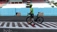 Muhammad Fadly Immamuddin, Pebalap Paracycling Indonesia. (Bola.com/Nicklas Hanoatubun)