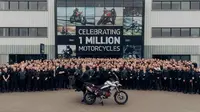 Triumph Motorcycles merayakan produksi motor ke satu juta unit. (Bennetts)