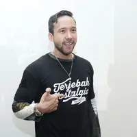 Penyanyi juga pemeran, Maruli Tampubolon senang lantaran film yang dibintangi bersama penyanyi Raisa 'Terjebak Nostalgia' mendapatkan jadwal tayang pada 1 Desember mendatang. Film itu rencananya tayang pada 11 Februari lalu. (Galih W. Satria/Bintang.com)