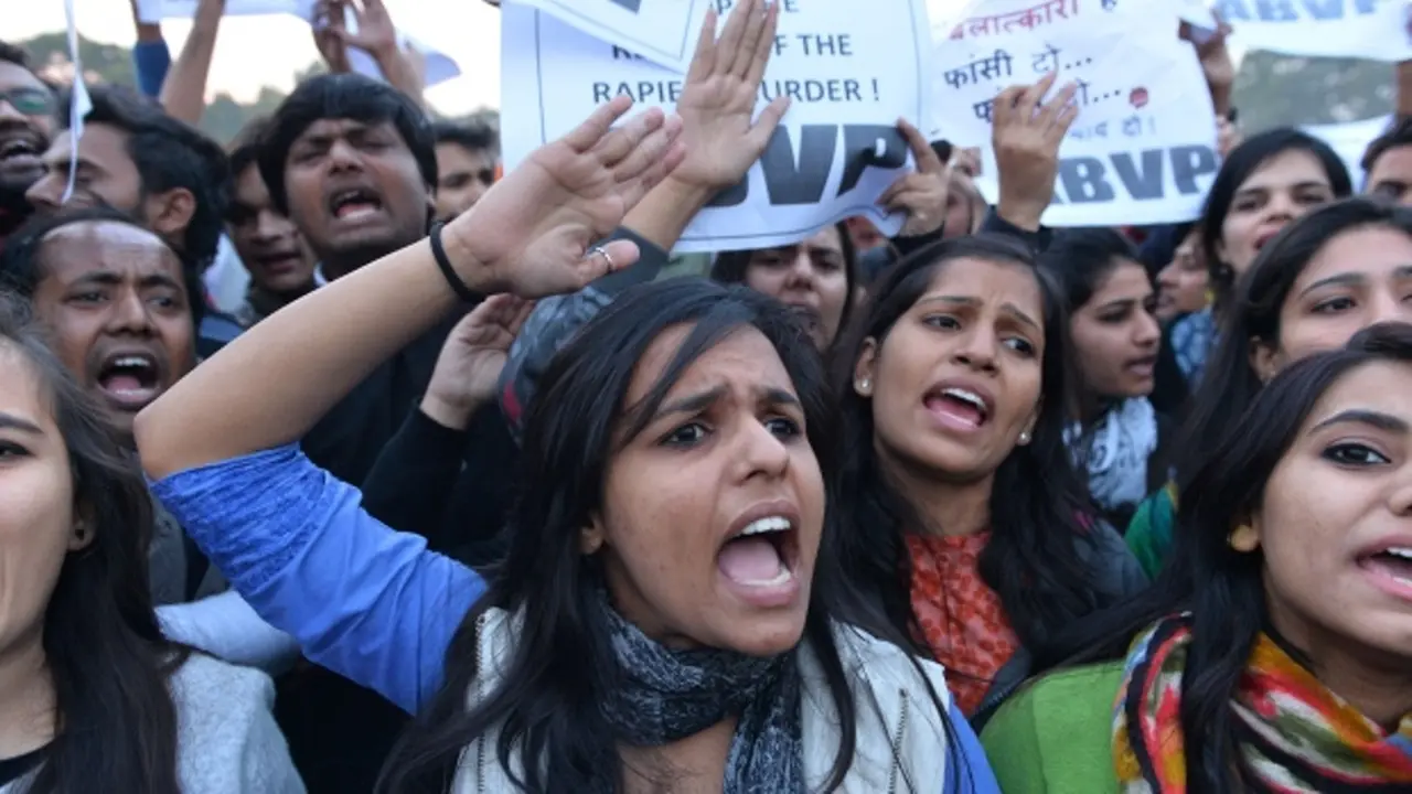 Pelaku Perkosaan Massal India Bebas, Ratusan Orang Protes