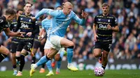 Aksi Erling Haaland&nbsp;di laga Manchester City vs Everton di pekan ke delapan Premier League 2025/2026 di Etihad Stadium, Sabtu (18/10/2025) malam WIB. (AP Photo/Dave Thompson)