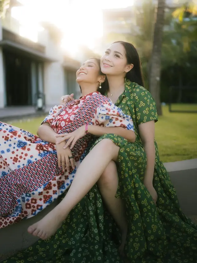 Gaya Kompak Nagita Slavina dan Caca Tengker yang Disebut Sebagai Siblings Goals