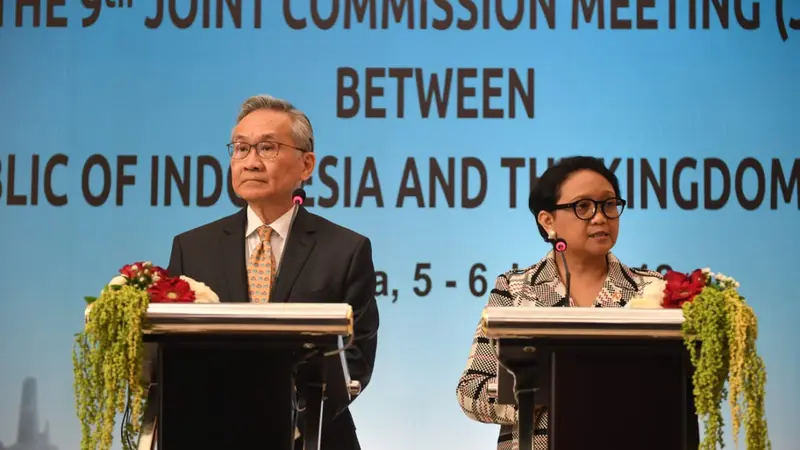 Menteri Luar Negeri Thailand Don Pramudwinai (kiri) dan Menteri Luar Negeri Indonesia Retno Marsudi bertemu dalam agenda Joint Commission Meeting di Yogyakarta, 6 Juli 2018. (Liputan6.com/Happy Ferdian)