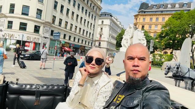 Seru Naik Andong, Ini 7 Potret Ahmad Dhani dan Mulan Jameela Liburan di Slovakia