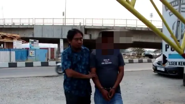 Pelaku penganiaya korban, Akiang (51) saat diamankan polisi.