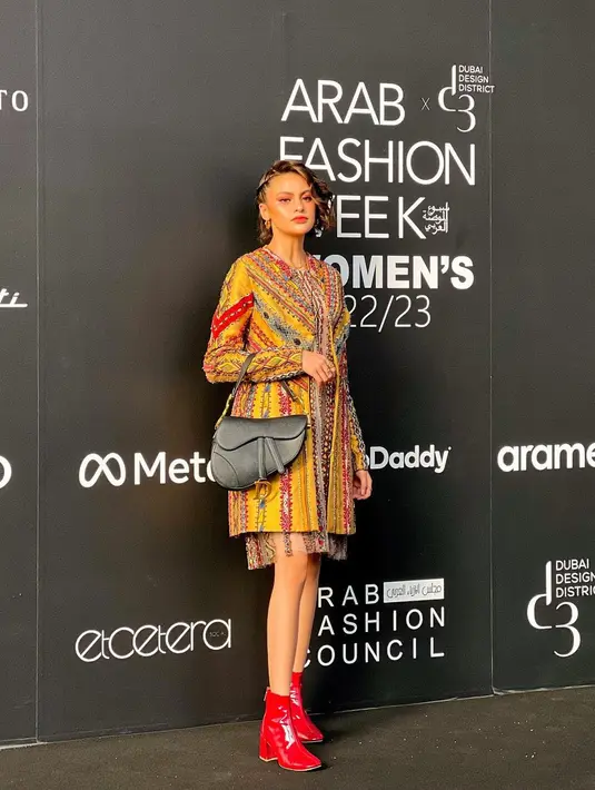 Andira sempat menghadiri berbagai event bergengsi. Style-nya dalam berpakaian cukup unik dan bisa jadi inspirasi. [Instagram/andirazh]