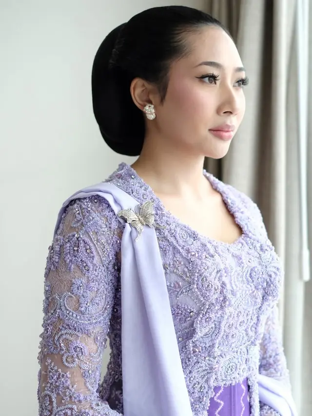 Gayanti Hutami di Pernikahan sang Kakak, Darma Mangkuluhur. [@louisedaniellaa]