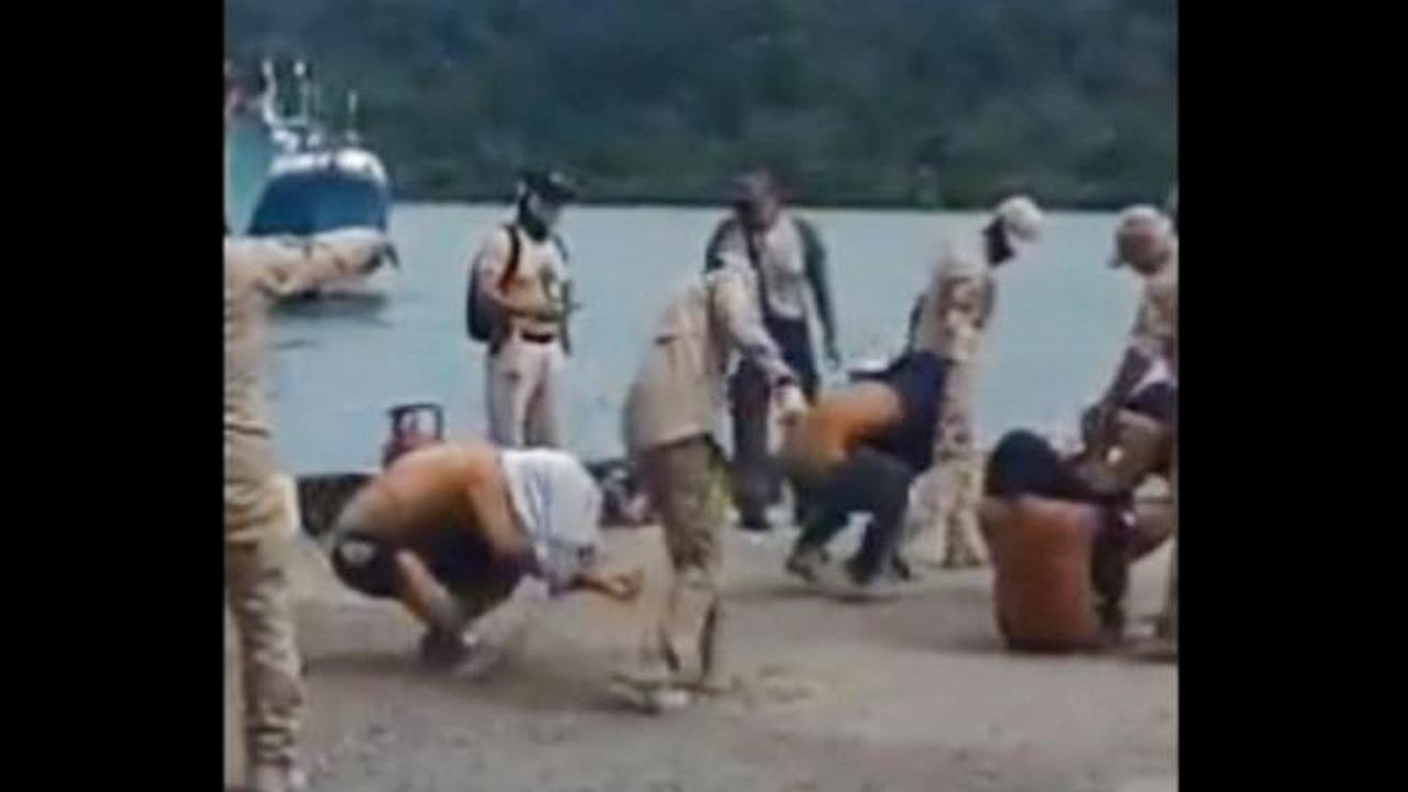 Tangkapan layar video kekerasan terhadap napi pindahan dari Bali yang dilakukan oleh petugas lapas Nusakambangan. (Foto: Liputan6.com/Medsos/Muhamad Ridlo)