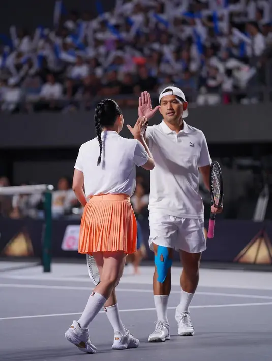 Ibnu Jamil dan Ririn Ekawati main tenis [Instagram/ibnujamilo]