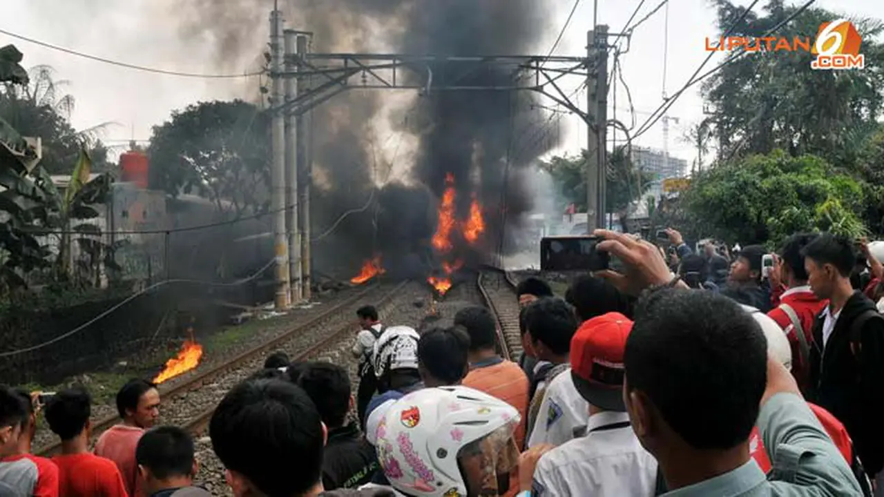 kereta-tabrak-4-131209c.jpg
