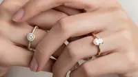 8 Cincin Emas Diamond untuk Tampilan Elegan di Jari Tangan