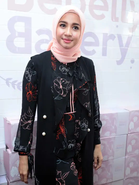 Mantan pacar Raffi Ahmad ini masih menikmati status barunya menjadi seorang istri. Saat ditanya soal program kehamilan, Bella pun menggelengkan kepalanya dan meminta doa. (Nurwahyunan/Bintang.com)