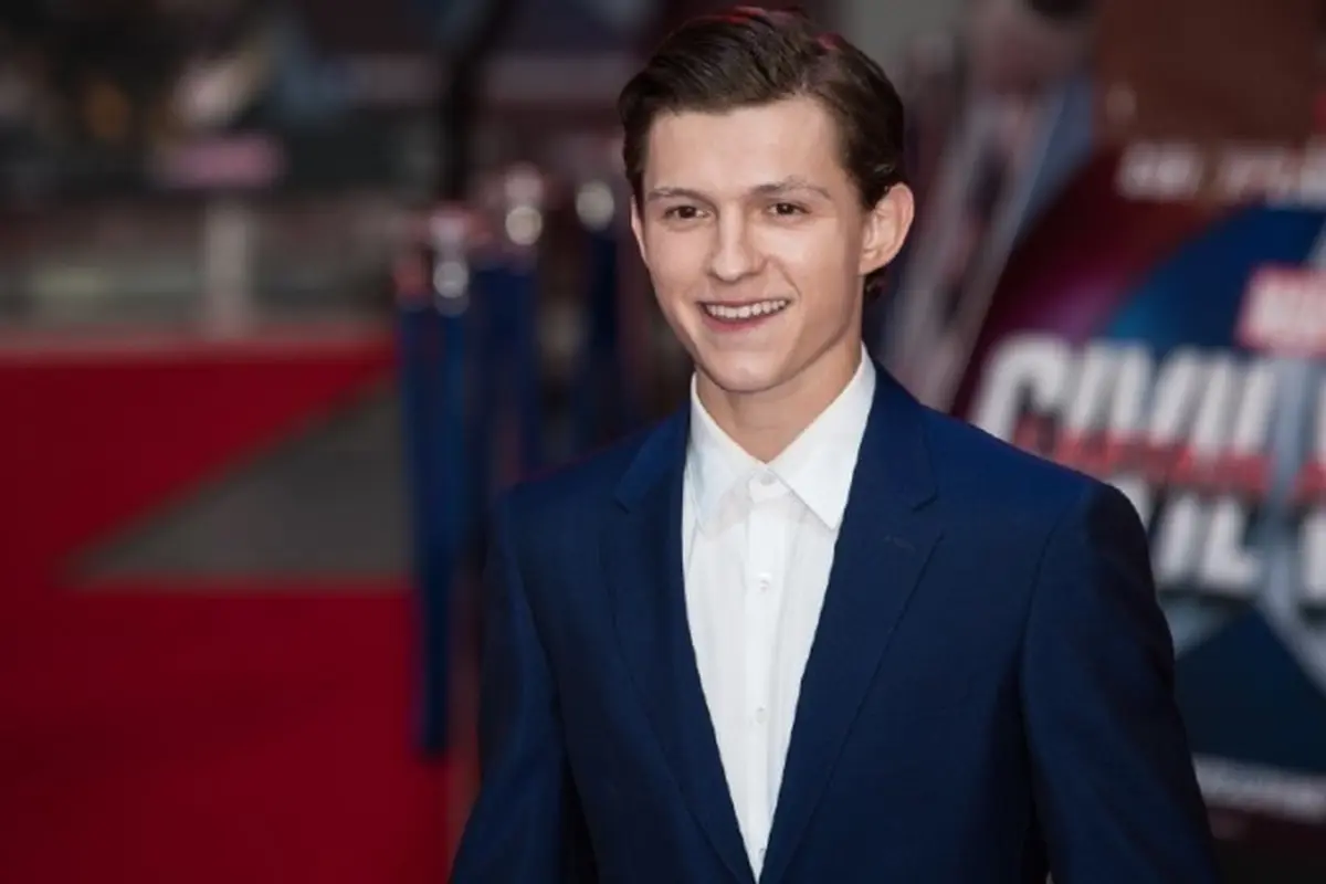 [Bintang] Tom Holland