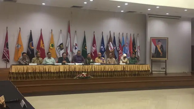 KPU mengumumkan hasil tes kesehatan bakal calon presiden dan bakal calon presiden bersama PB IDI dan RSPAD Gatot Subroto. (Liputan6.com/Muhammad Radityo Priyasmoro)