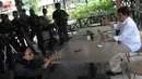 Mantan Caleg Partai Nasdem, Zainal Tahir saat memberikan keterangan terkait foto mesra diduga Ketua KPK Abraham Samad dengan seorang wanita, Jakarta, Rabu (4/2/2015). Zainal menyatakan foto tersebut merupakan foto asli. (Liputan6.com/Andrian M Tunay)