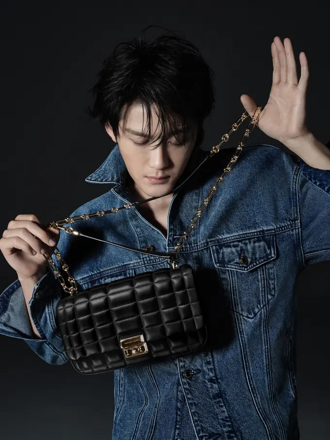 Ditunjuk Jadi Brand Ambassador China Michael Kors, JC-T Tampil Menawan dengan Damage Maksimal