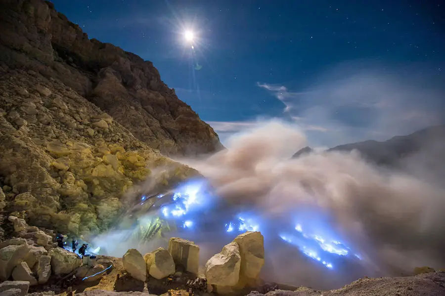 Kawah Ijen, Banyuwangi, Jawa Timur. (Sumber Foto: indonesia.tripcanvas.co)
