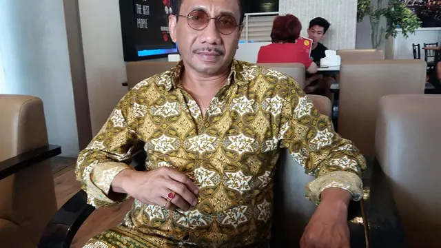 Dosen Fakultas Hukum Universitas Kristen Indonesia Paulus Makassar, Jermias Rarsina mengatakan apapun alasannya, penyidikan kasus Bandara Mangkendek tak boleh dihentikan (Liputan6.com/ Eka Hakim)