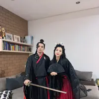 Lihat di sini gaya Hesti Purwadinata dan suami saat buka puasa bersama. [@hestipurwadinata].