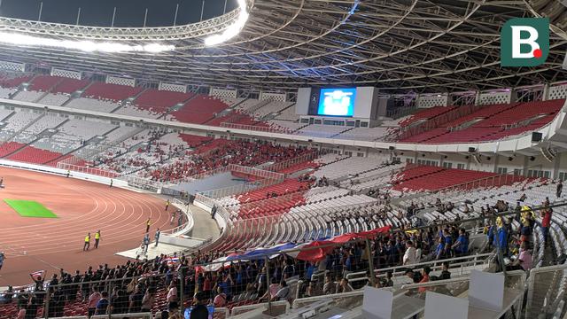 Bentangkan Bendera Raksasa, Pendukung Timnas Thailand ...