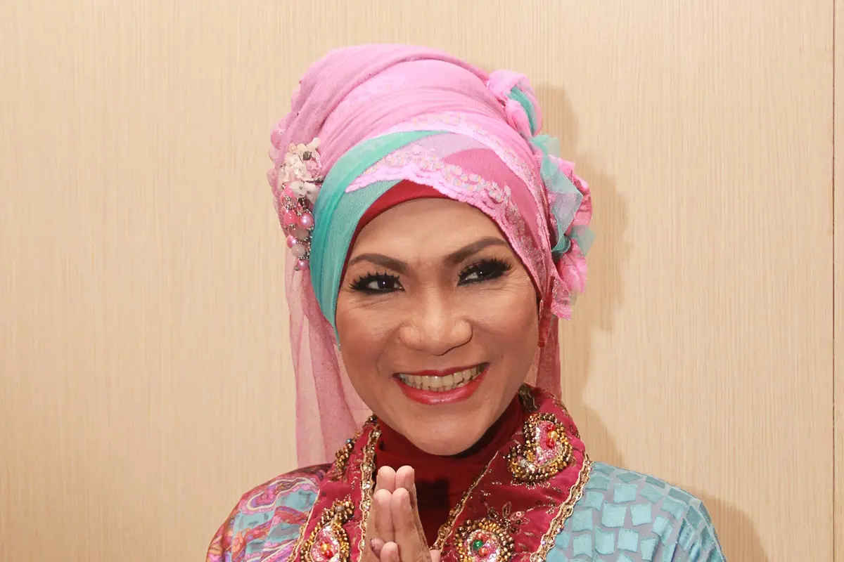 FOTO: Potret Gaya Dorce Gamalama Sebelum Hingga Sesudah Berhijab