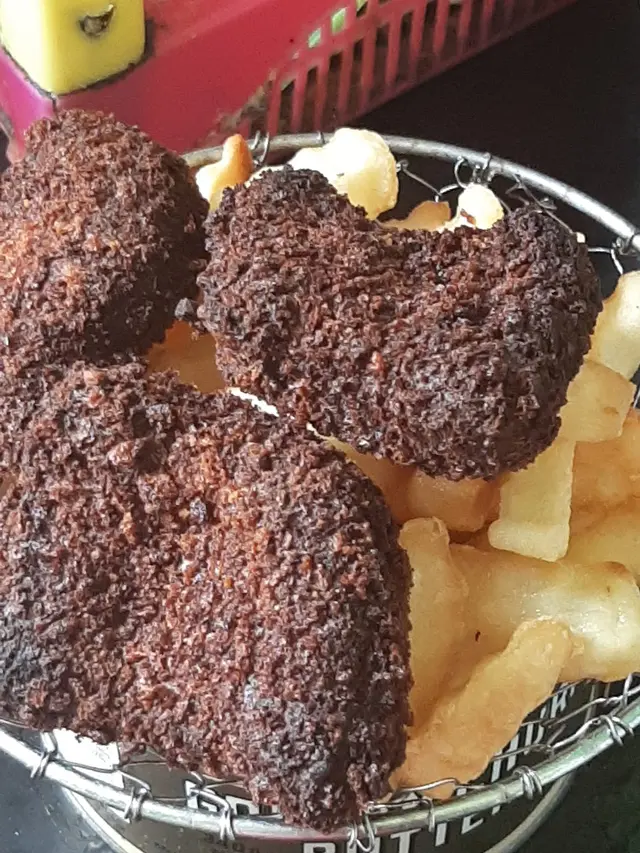 Momen Apes Saat Menghangatkan Makanan, Ada yang Berubah Jadi Arang. (Sumber: Twitter/FOODFESS2)