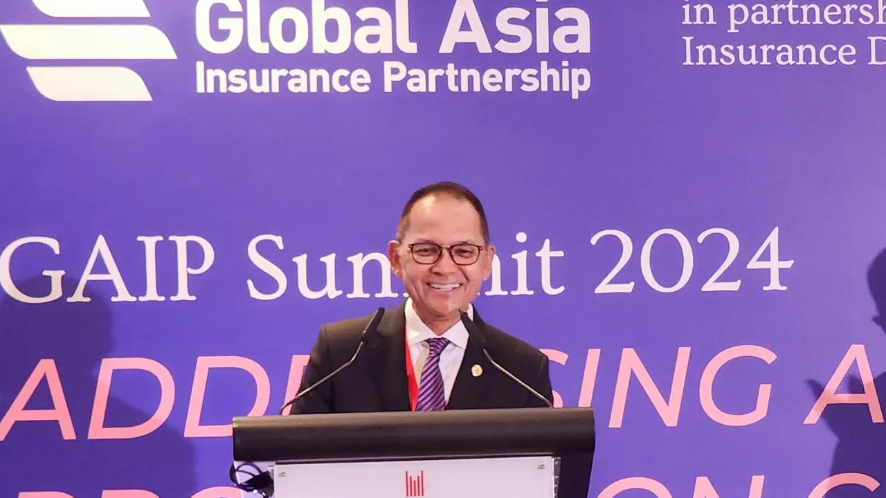 Kepala Eksekutif Pengawas Perasuransian, Penjaminan, dan Dana Pensiun Ogi Prastomiyono dalam pengumuman keanggotaan OJK GAIP Summit yang diselenggarakan di Singapura, Kamis (17/10/2024). (Foto:OJK)