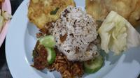 Nasi Tutug Oncom kuliner khas Tasikmalaya ini cukup populer di Cirebon. Foto (istimewa)