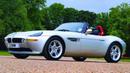 Penyuka film aksi James Bond pasti familiar dengan mobil ini. BMW Z8 merupakan salah satu Bond's car yang populasinya cukup langka, yaitu hanya sebanyak 5.703 unit saja. (Source: classicandsportscar.com)