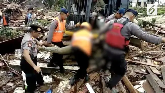 Tsunami juga menerjang 4 kecamatan di Lampung Selatan. Hingga tadi pagi dilaporkan ada 7 orang tewas dan 89 terluka.