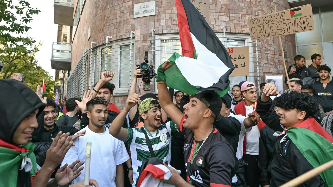 Italia Vs Israel - Demonstran Pro Palestina