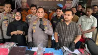 Kapolres Lumajang AKBP Alex Sandy Siregar memberikan keterangan pers kasus pencurian Motor Mahasiswa KKN. (Liputan6.com/istimewa)