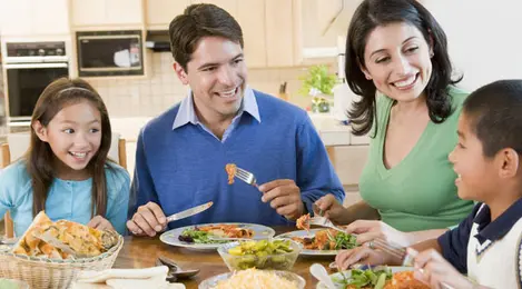 Ini Lho Keuntungan Makan Bersama Keluarga - Parenting Fimela.com