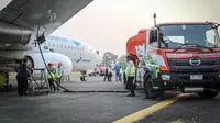 Pesawat Garuda Indonesia dalam proses pengisian Pertamina SAF. (Foto: Istimewa)