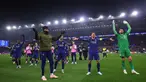Para pemain Paris Saint-Germain melakukan selebrasi usai pertandingan leg kedua perempat final Liga Champions 2024/2025 melawan Aston Villa di Villa Park, Birmingham, Inggris, pada 15 April 2025 atau Rabu 16 April 2025 dini hari WIB. (FRANCK FIFE/AFP)