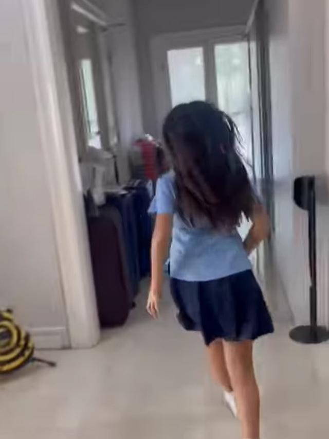 Potret Mikhayla berlari ingin menemui Baby Zica (Sumber: Instagram/ramadhaniabakrie.fansupdate)