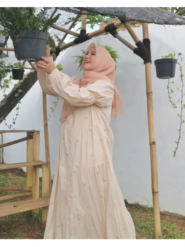 Jadi Ibu Lima Anak, Ini 6 Potret Terbaru Puput Melati Istri Ustaz Guntur Bumi