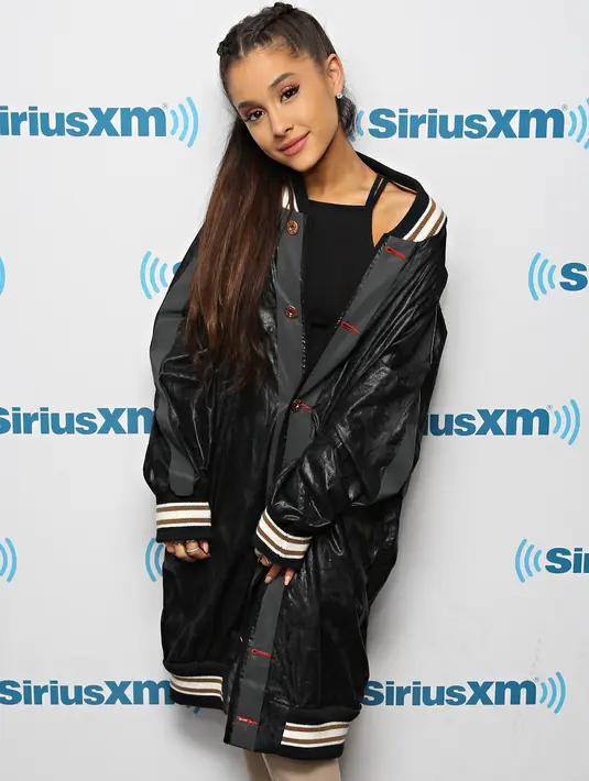 "Saya sangat bangga atas apa yang saya raih, termasuk menjadi model brand kosmetik MAC, saya senang sekali bekerja sama dengan MAC untuk kampanye Viva Glam," jelas Ariana Grande. (AFP/Bintang.com)