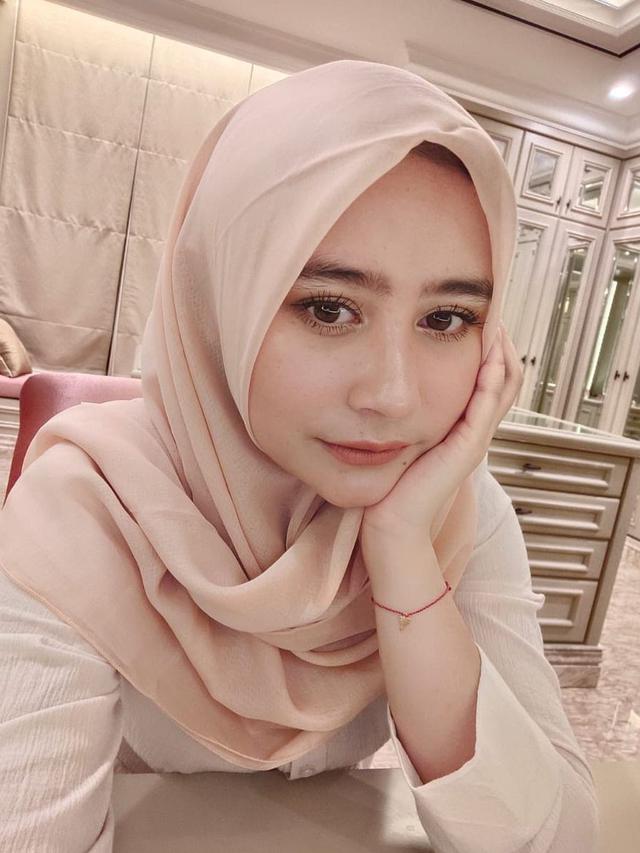 7 Pesona Prilly Latuconsina saat Tampil Berhijab, Curi Perhatian